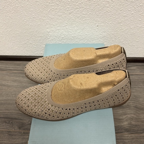 Bzees Kallie Ballet Flat - Picture 8 of 9
